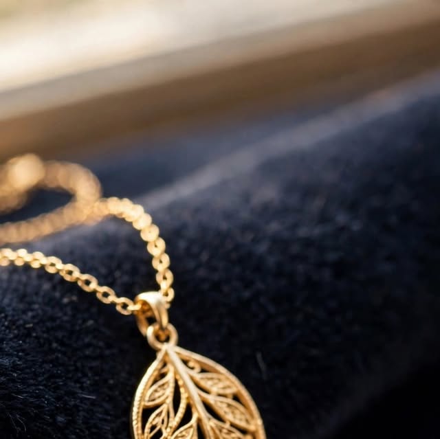 BoraGold gold necklace post